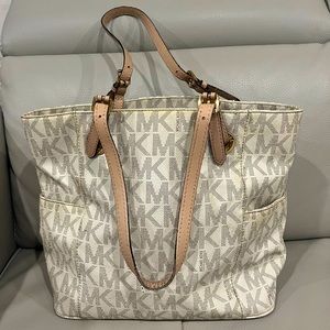 Beautiful beige Michael Kors purse with logo